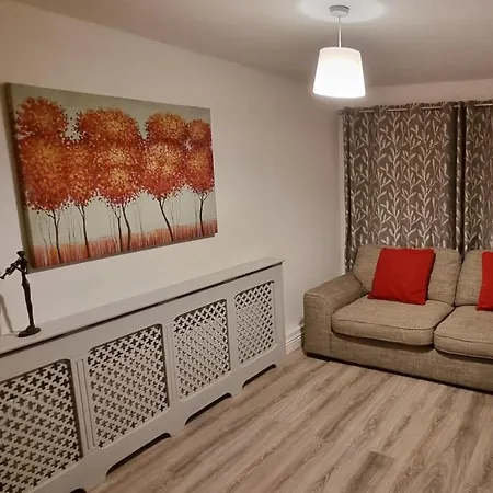 Spacious Curragh 2-bed With Own Entrance *
