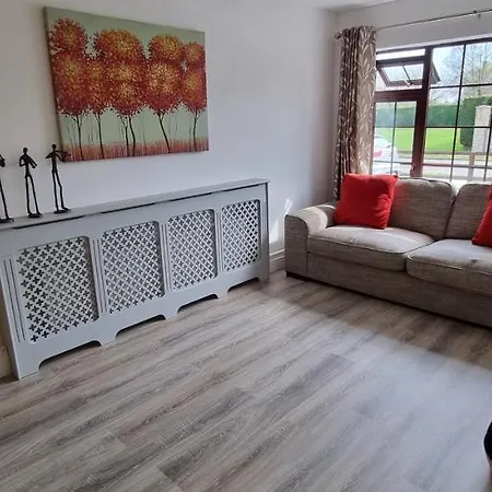 Spacious Curragh 2-bed With Own Entrance