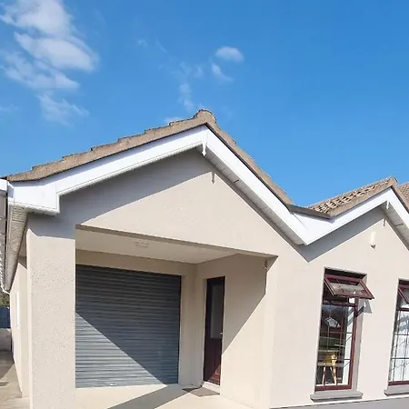 Daire Spacious Curragh 2-bed With Own Entrance *