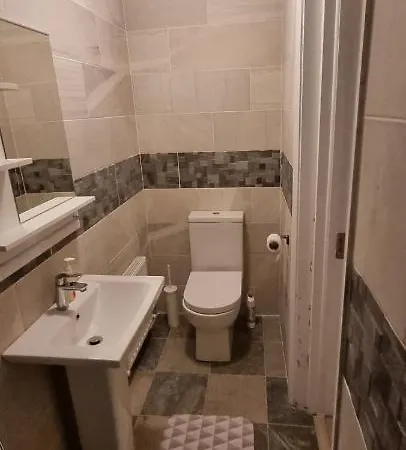 Spacious Curragh 2-bed With Own Entrance Apartman *