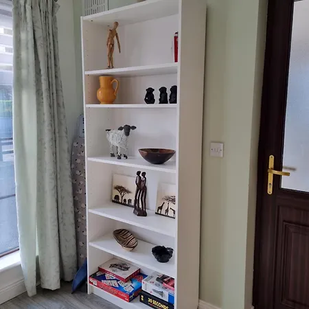 Spacious Curragh 2-bed With Own Entrance *