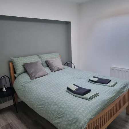 Spacious Curragh 2-bed With Own Entrance