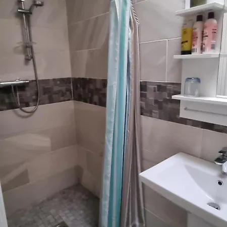 Spacious Curragh 2-bed With Own Entrance *