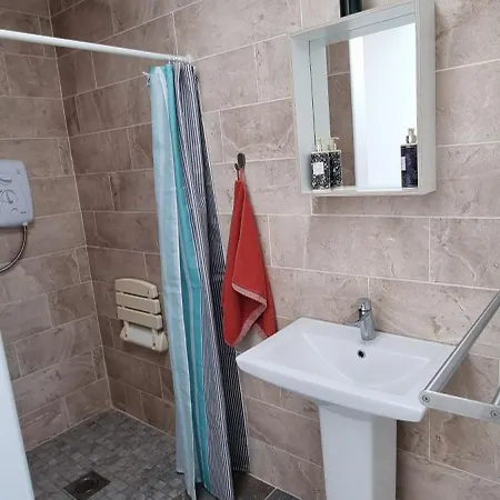 Spacious Curragh 2-bed With Own Entrance Daire *