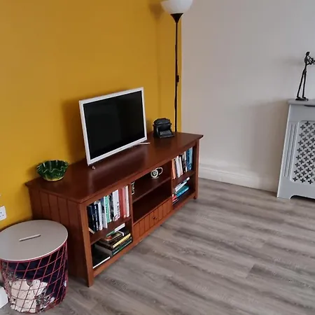 Spacious Curragh 2-bed With Own Entrance * Brownstown