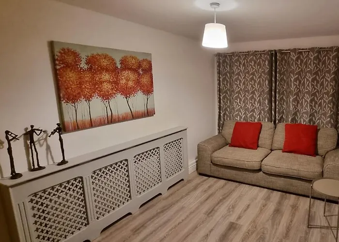 Spacious Curragh 2-bed With Own Entrance *