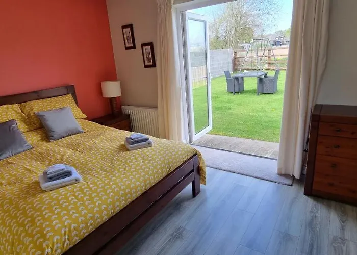 Spacious Curragh 2-bed With Own Entrance * Brownstown