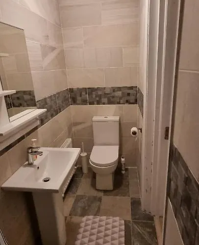 Spacious Curragh 2-bed With Own Entrance Apartamento *