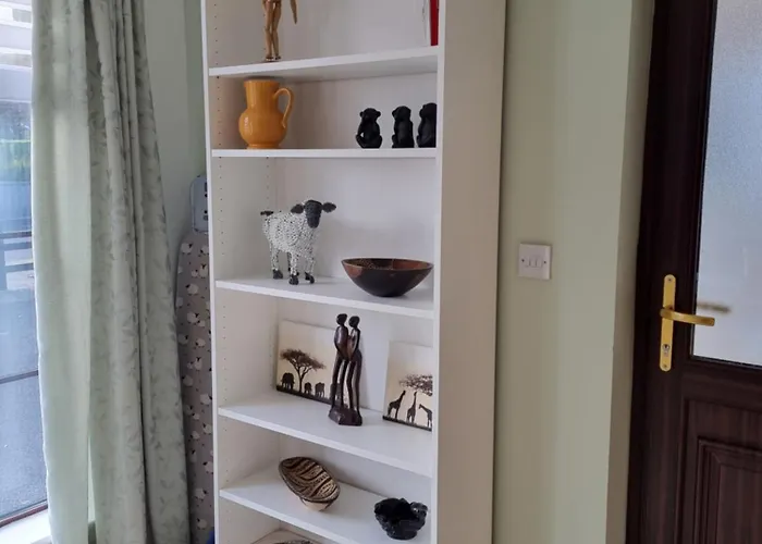 Spacious Curragh 2-bed With Own Entrance *