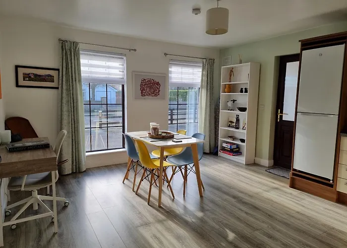 Spacious Curragh 2-bed With Own Entrance Apartamento *