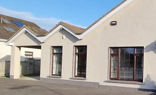 Spacious Curragh 2-bed With Own Entrance Апартаменты Brownstown