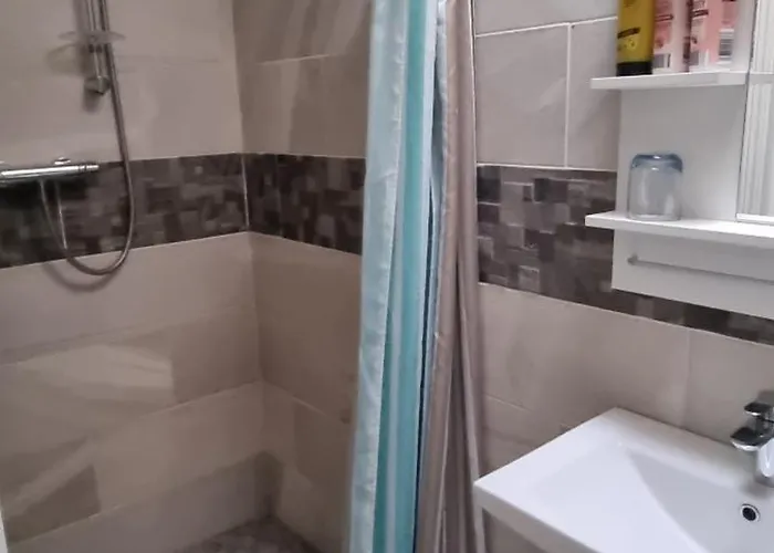 Spacious Curragh 2-bed With Own Entrance *